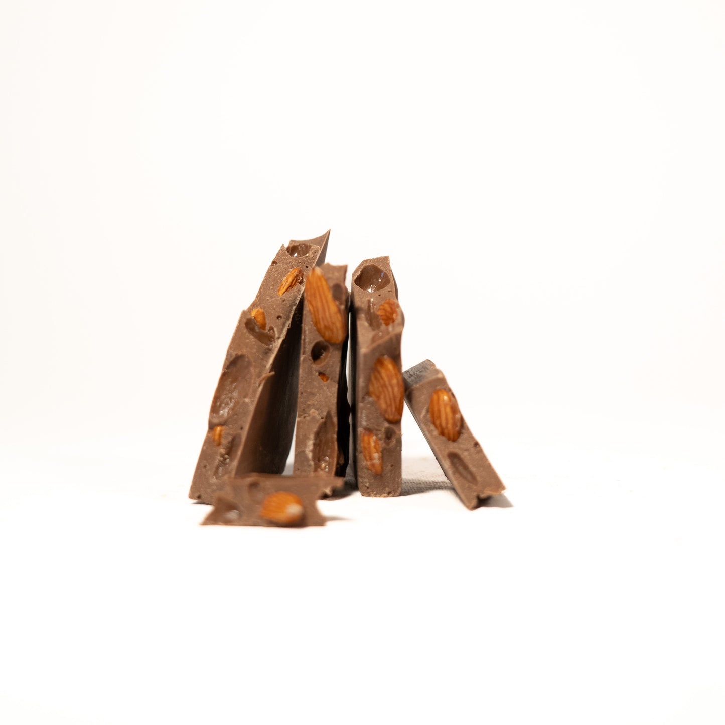 Milk Chocolate Bark with Caramelized Almond (100g)